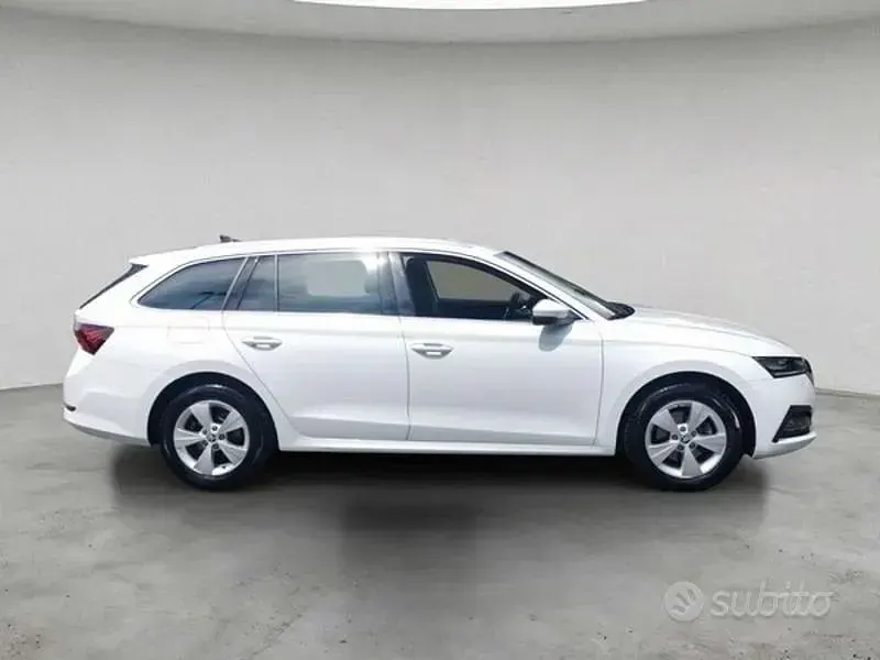 Usata Skoda Octavia Executive 150 CV (110 kW) 2023 Bianco Station wagon