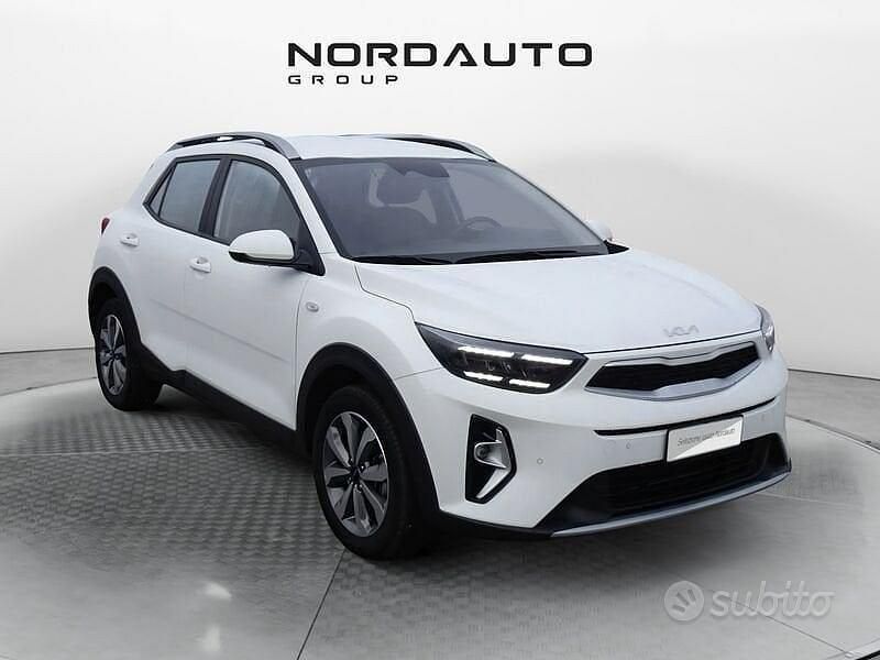 Second-hand Kia Stonic Urban 84 CP (61 kW) 2024 Alb SUV