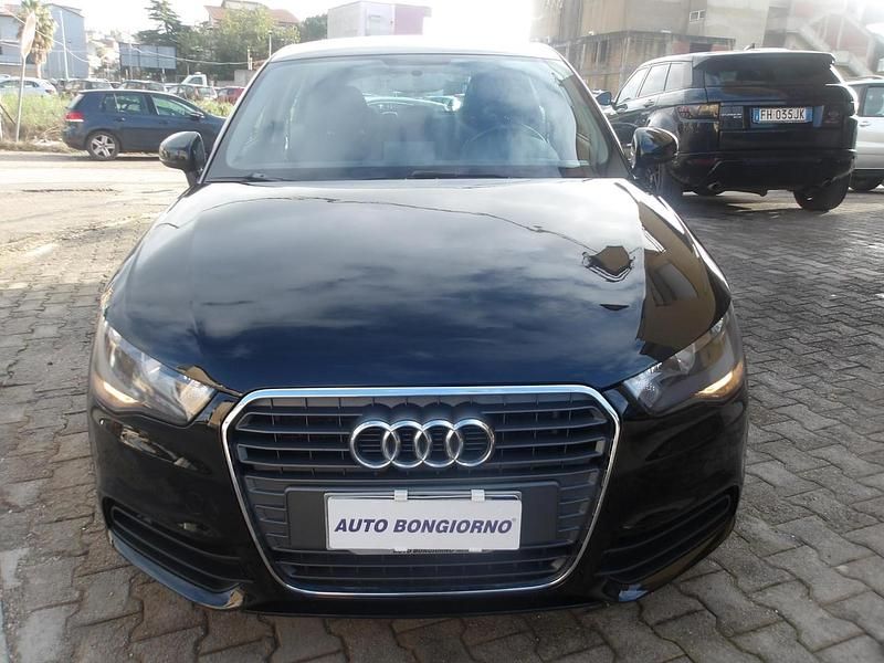 Usata Audi A1 Sportback Ambition 90 CV (66 kW) 2013 Viola Utilitaria