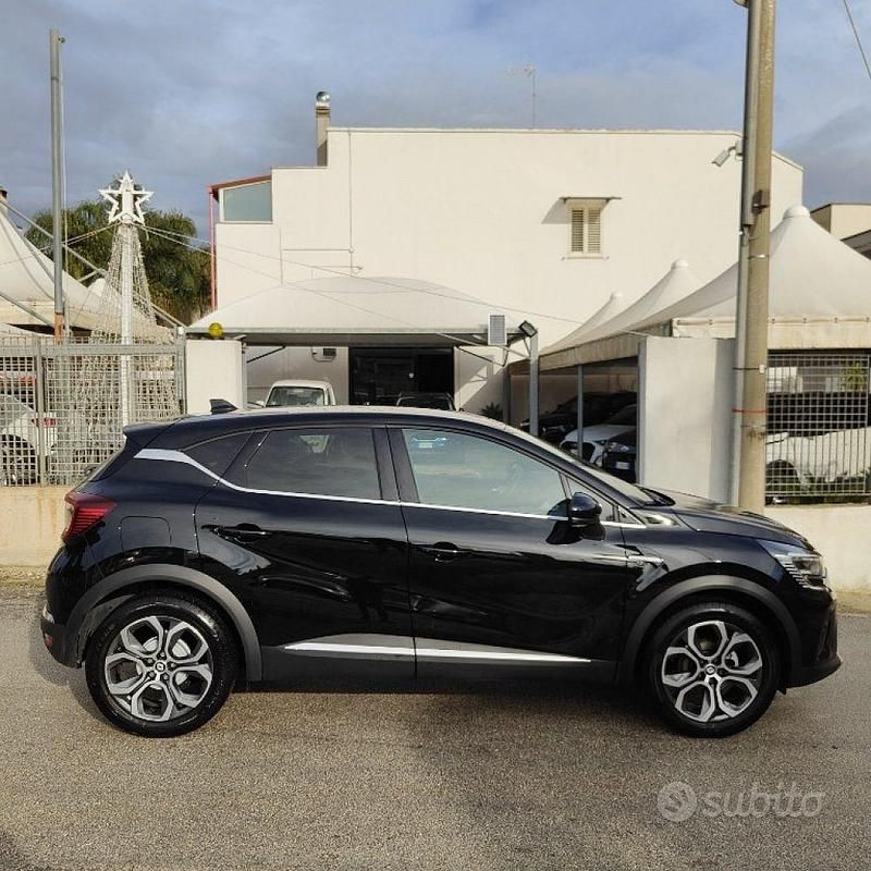 Usata Renault Captur Intens 100 CV (73 kW) 2022 Nero SUV