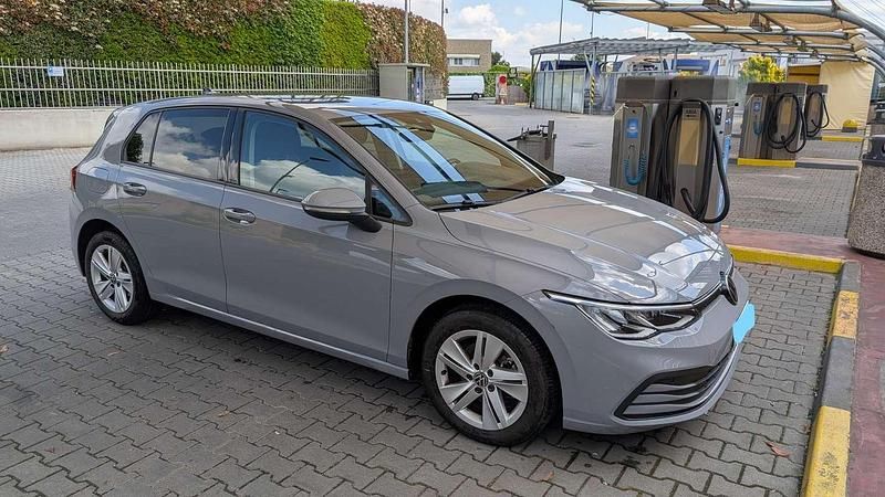 Usata VW Golf VIII Life 110 CV (80 kW) 2021 Blu/azzurro Berlina