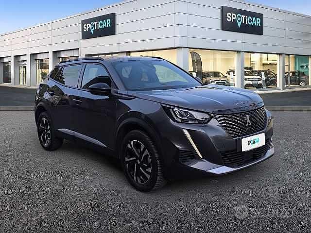 Usado Peugeot 2008 Allure 102 HP (75 kW) 2023 Cinzento SUV