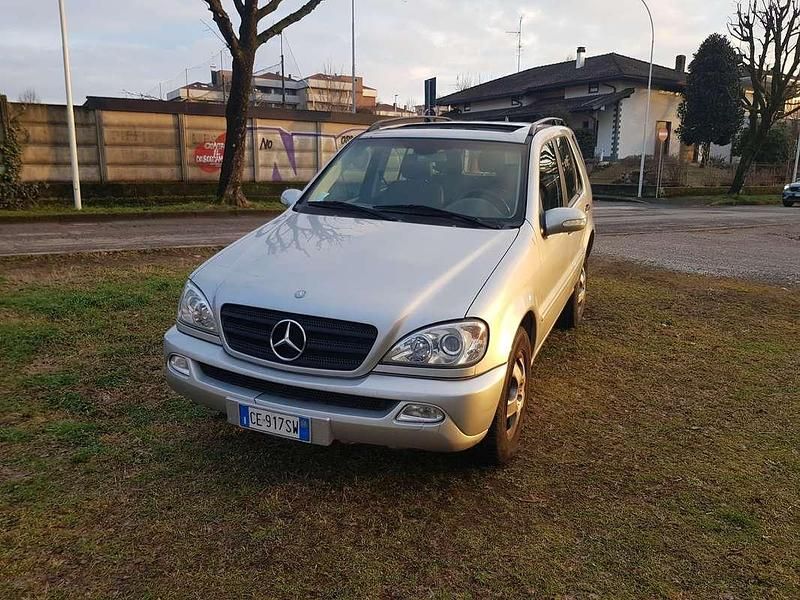Usata Mercedes ML270 163 CV (119 kW) 2003 Argento SUV