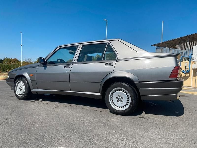 Usata Alfa Romeo 75 148 CV (108 kW) 1990 Berlina
