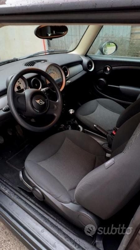 Usata Mini Cooper 90 CV (66 kW) 2012 Marrone Utilitaria