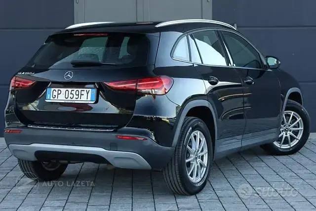 Usata Mercedes GLA180 Business 116 CV (85 kW) 2023 Nero SUV