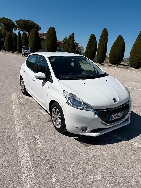 Usata Peugeot 208 Active 82 CV (60 kW) 2012 Utilitaria