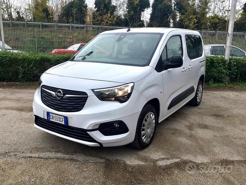 Bianco Usata 2023 Opel Combo Monovolume | 15.990 € (Buon prezzo) - Immagine 1/4