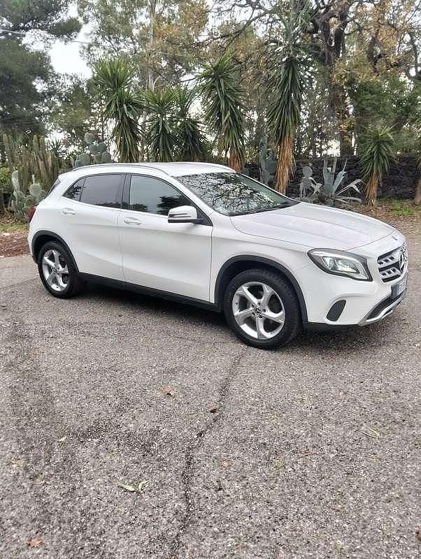 Usata Mercedes GLA180 109 CV (80 kW) 2018 SUV