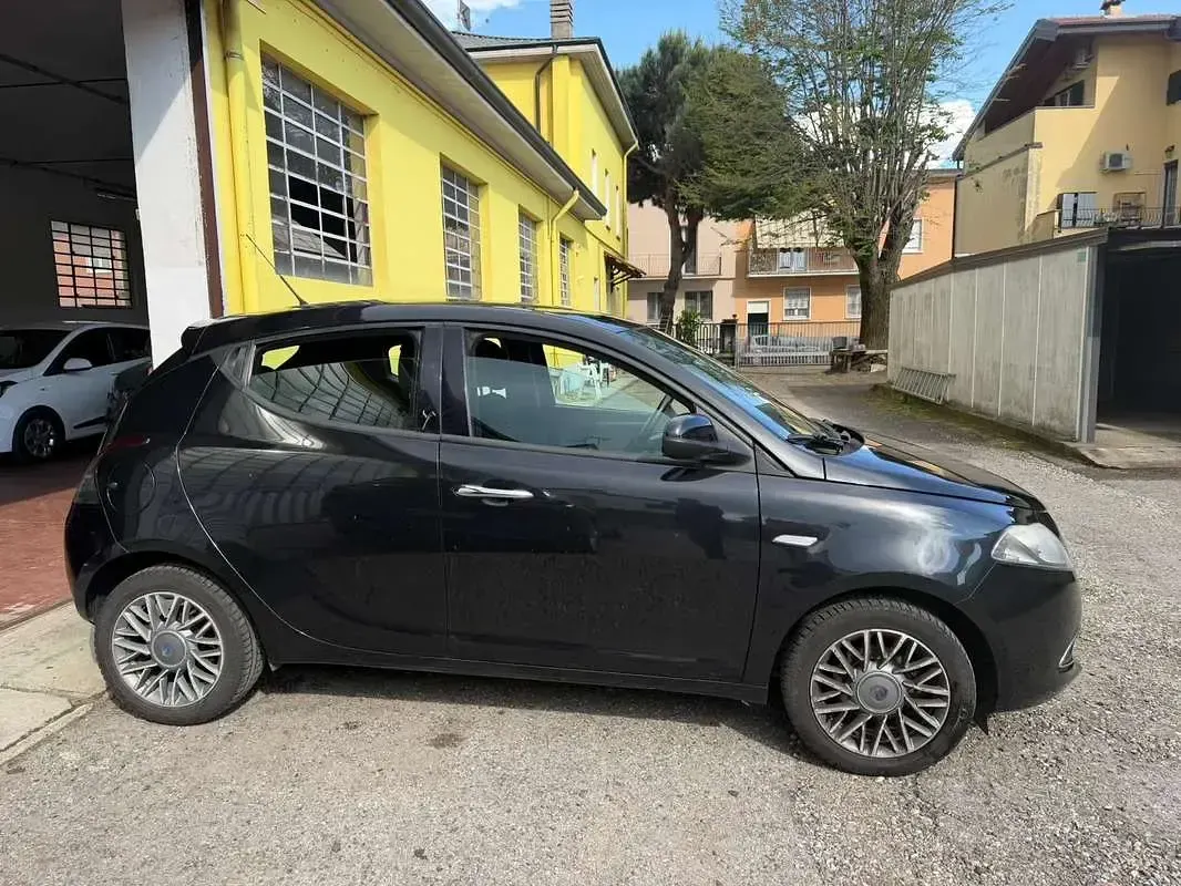 Usata Lancia Ypsilon Gold 69 CV (50 kW) 2011 Utilitaria