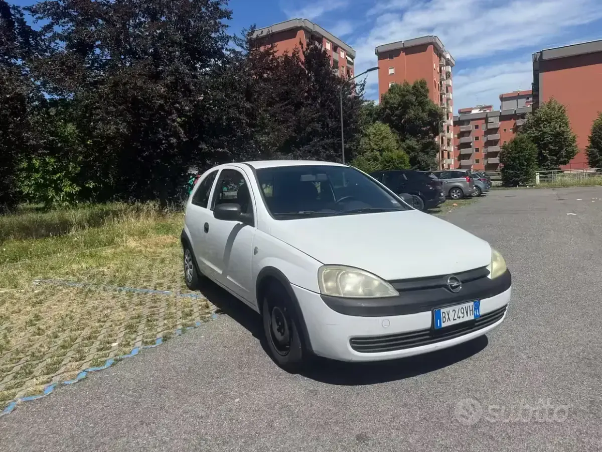 Usata Opel Corsa 58 CV (42 kW) 2002 Bianco Utilitaria