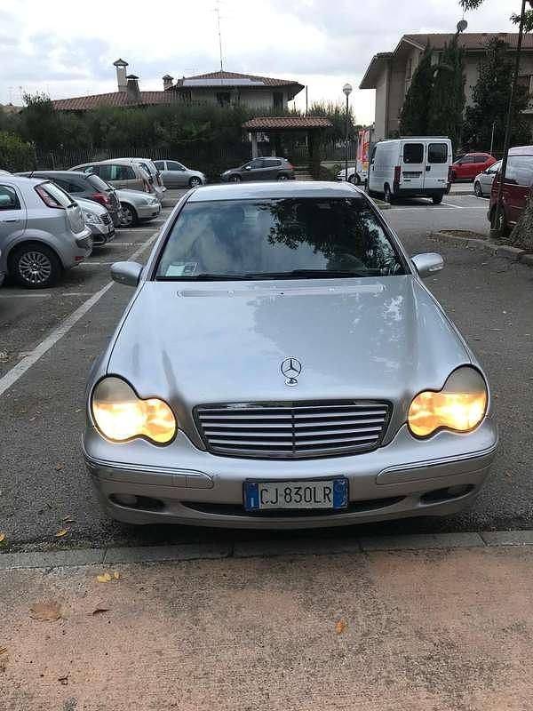 Usata 2004 Mercedes C220 Elegance Berlina | 800 € (Buon prezzo) - Immagine 1/4