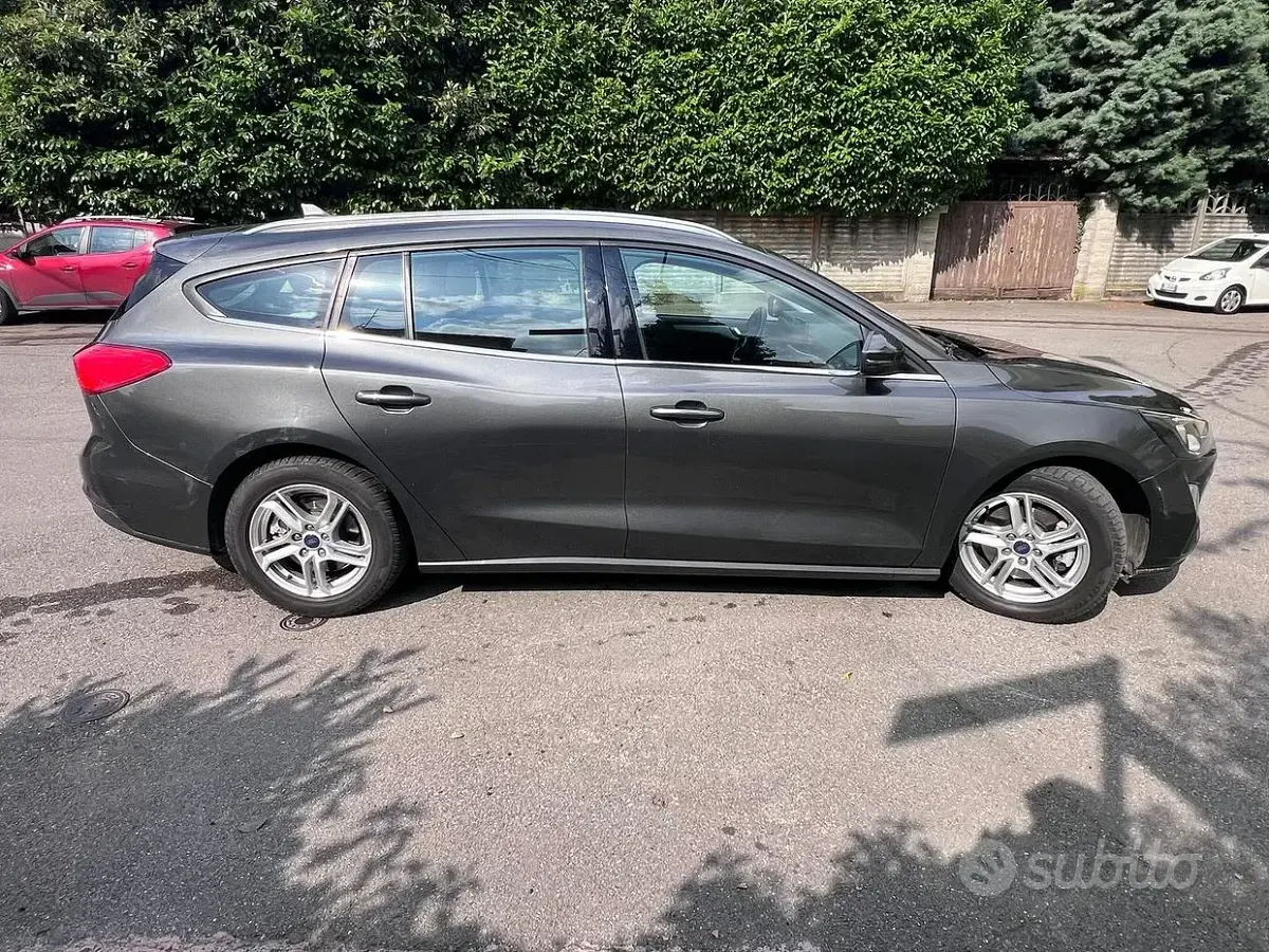Usata Ford Focus 120 CV (88 kW) 2020 Grigio Station wagon