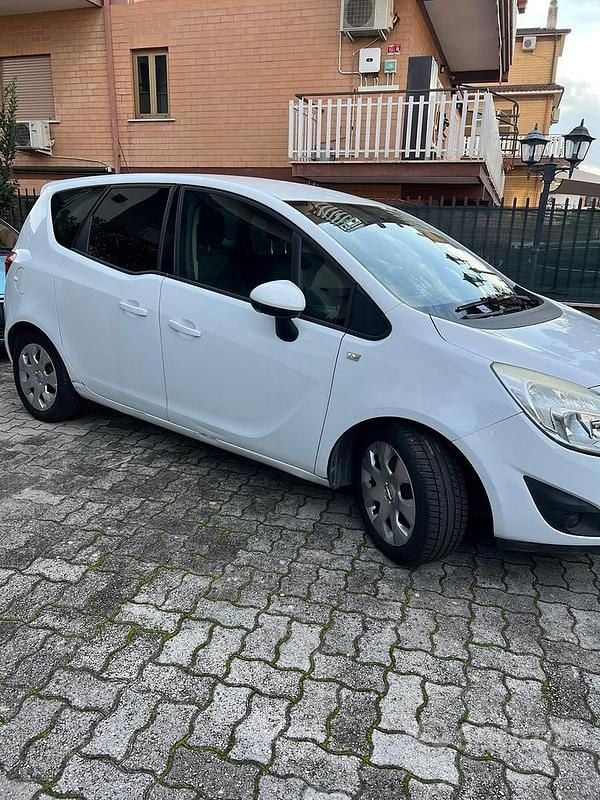 Usata 2012 Opel Meriva Monovolume | 2800 € (Super prezzo) - Immagine 1/4