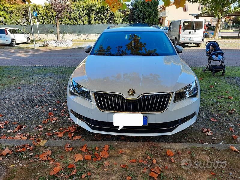 Usata Skoda Superb 140 CV (102 kW) 2015 Bianco Station wagon