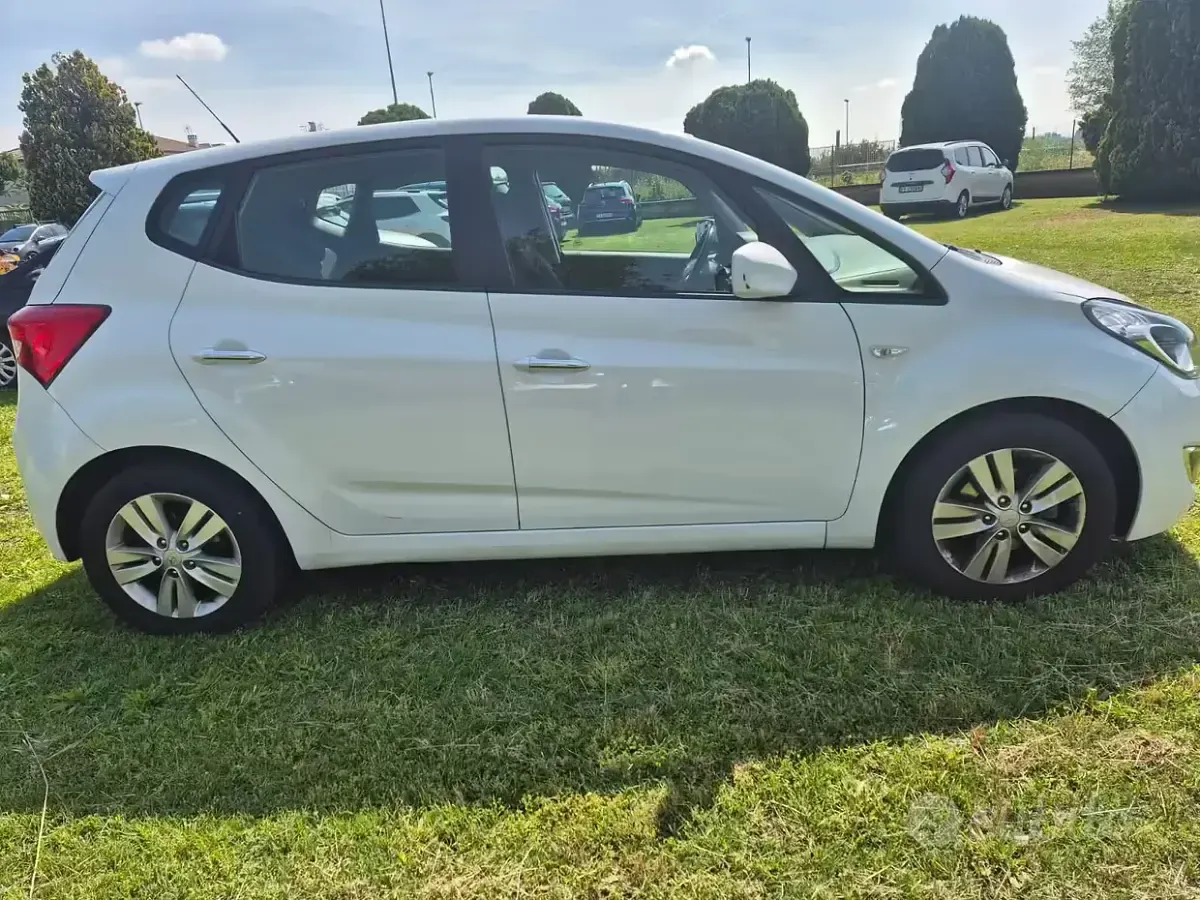 Begagnad Hyundai ix20 Comfort 77 HK (56 kW) 2011 Vit Halvkombi