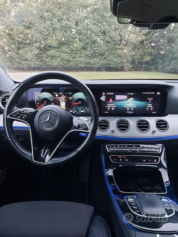 Gebraucht Mercedes E220 194 PS (142 kW) 2020 Kombi