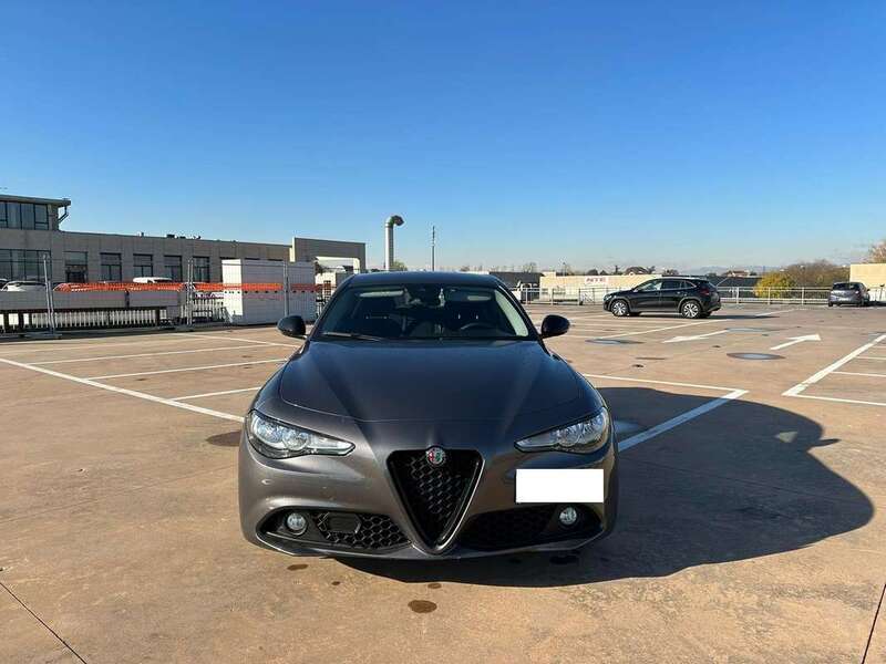 Usato 2018 Alfa Romeo Giulia 2.1 Diesel 136 CV (25.500 €)