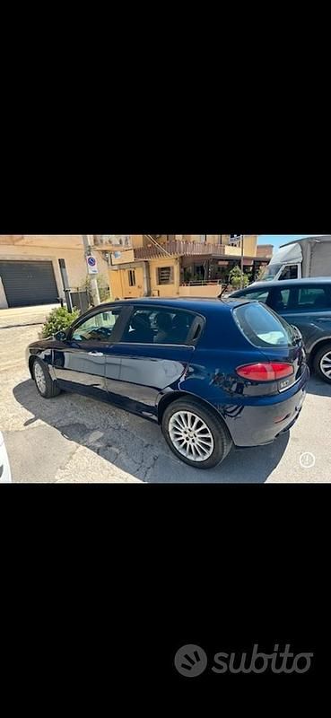Usata Alfa Romeo 147 116 CV (85 kW) 2008 Blu Utilitaria