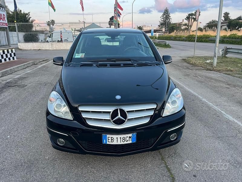 Usata Mercedes B180 108 CV (79 kW) 2009 Nero Monovolume