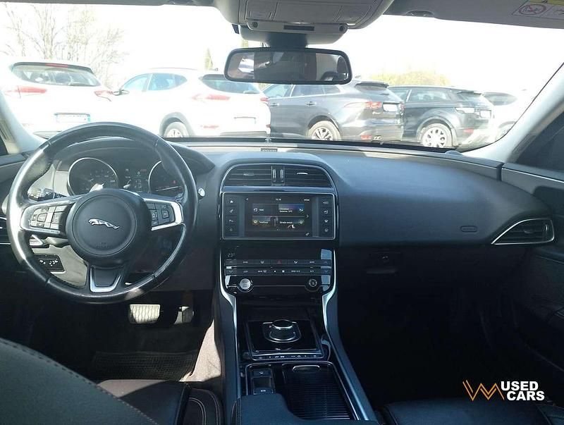 Usata Jaguar XE Portfolio 179 CV (131 kW) 2018 Nero Berlina