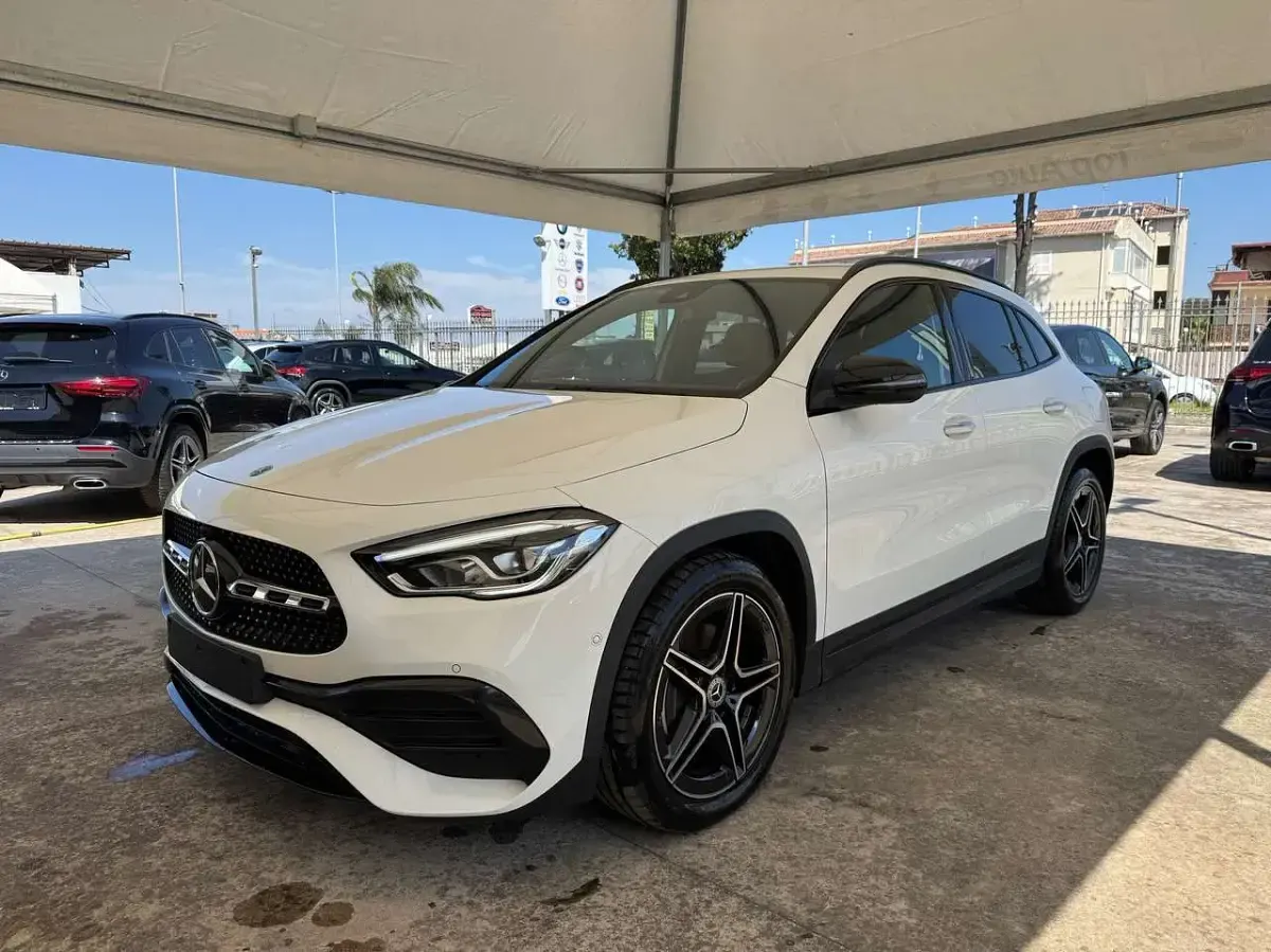 Usado Mercedes GLA180 Premium 116 CV (85 kW) 2023 Blanco SUV