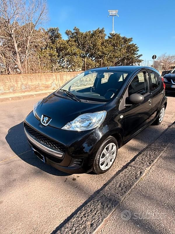 Usata Peugeot 107 68 CV (50 kW) 2011 Nero Utilitaria