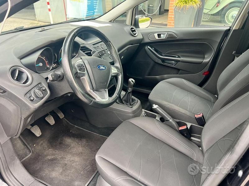 Usata Ford Fiesta 100 CV (73 kW) 2016 Nero Berlina