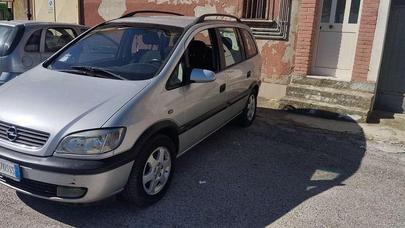 Usata Opel Zafira Elegance 101 CV (74 kW) 2002 Monovolume