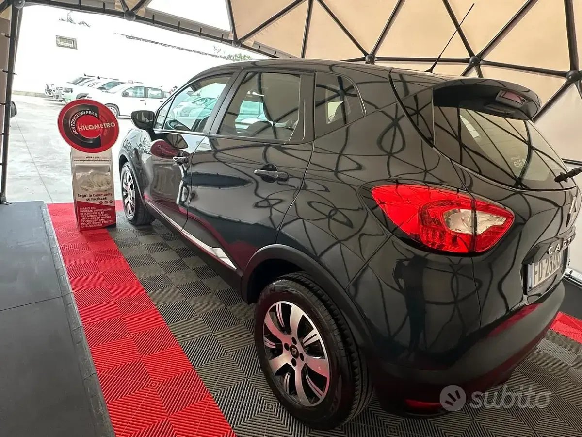Usata Renault Captur Iconic 90 CV (66 kW) 2016 Grigio SUV