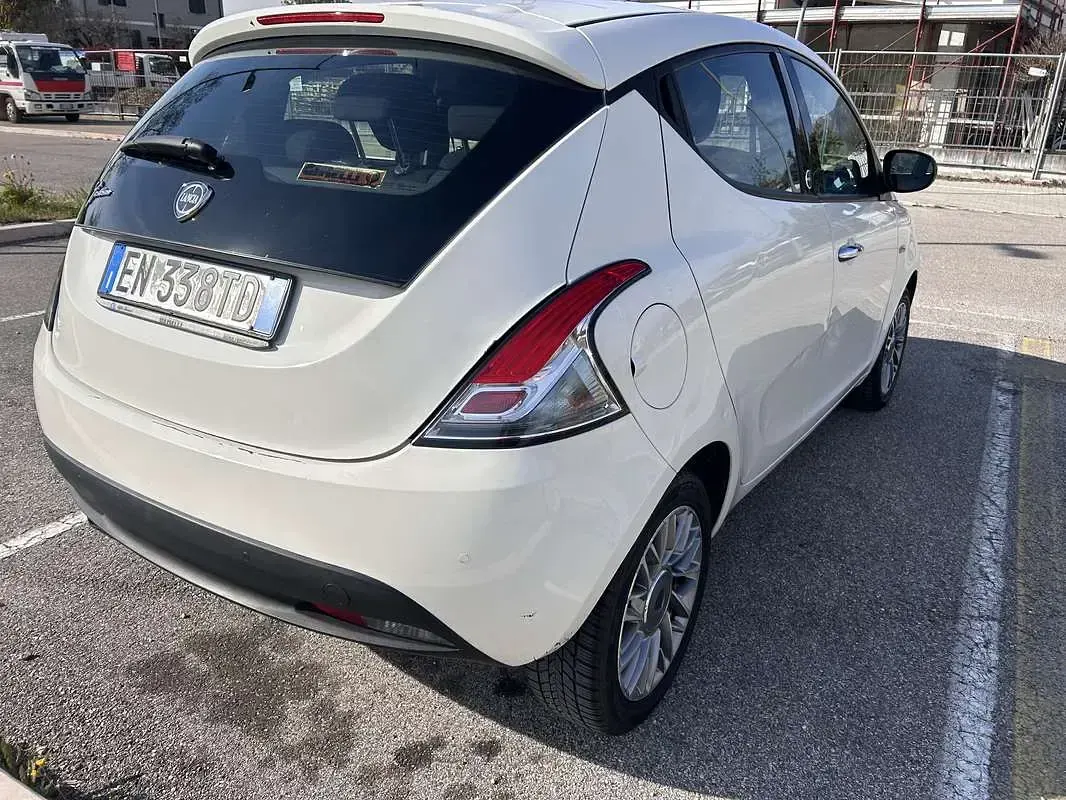 Usata Lancia Ypsilon Platinum 69 CV (50 kW) 2012 Utilitaria