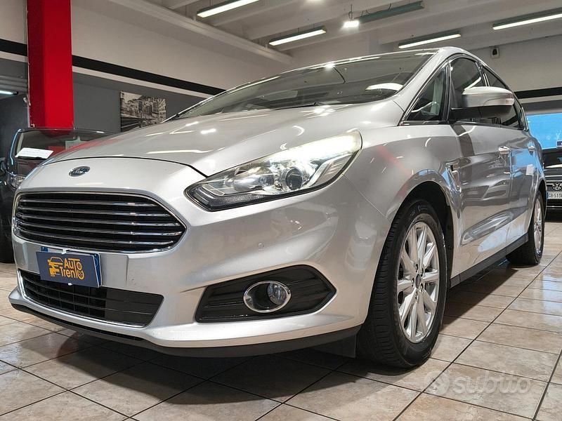 Grigio Usata 2017 Ford S-MAX Business Edition Monovolume | 12.490 € (Super prezzo) - Immagine 1/4