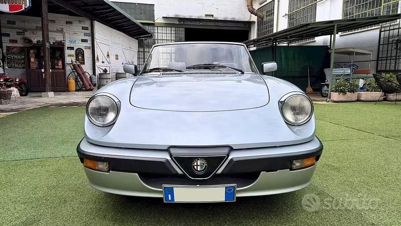 Usata Alfa Romeo Spider Quadrifoglio Verde 125 CV (91 kW) 1987 Grigio Cabrio