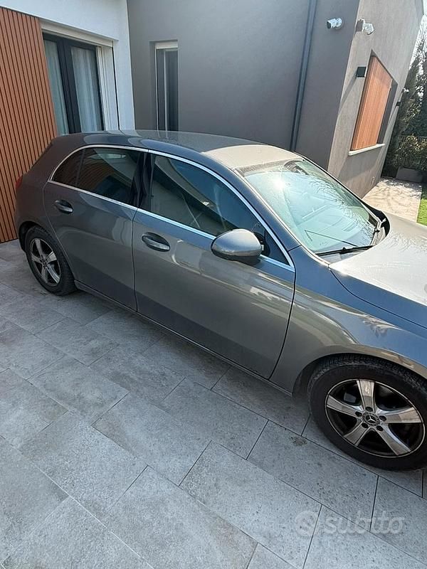 Usata Mercedes A180 Business 116 CV (85 kW) 2020 Grigio Berlina