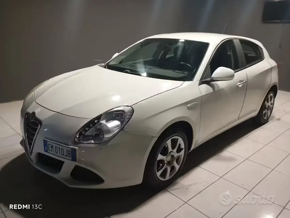 Usata Alfa Romeo Giulietta Progression 105 CV (77 kW) 2012 Bianco Utilitaria