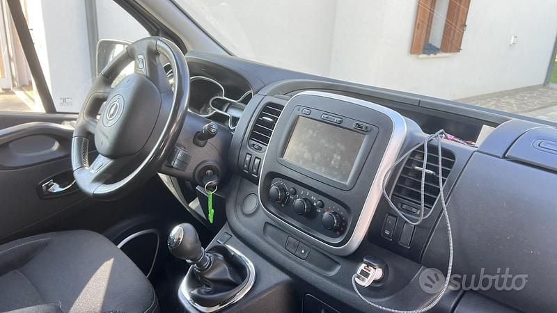 Usata Opel Vivaro 2015 Grigio Monovolume