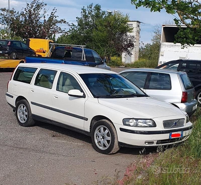 Usata Volvo V70 163 CV (119 kW) 2002 Bianco Station wagon