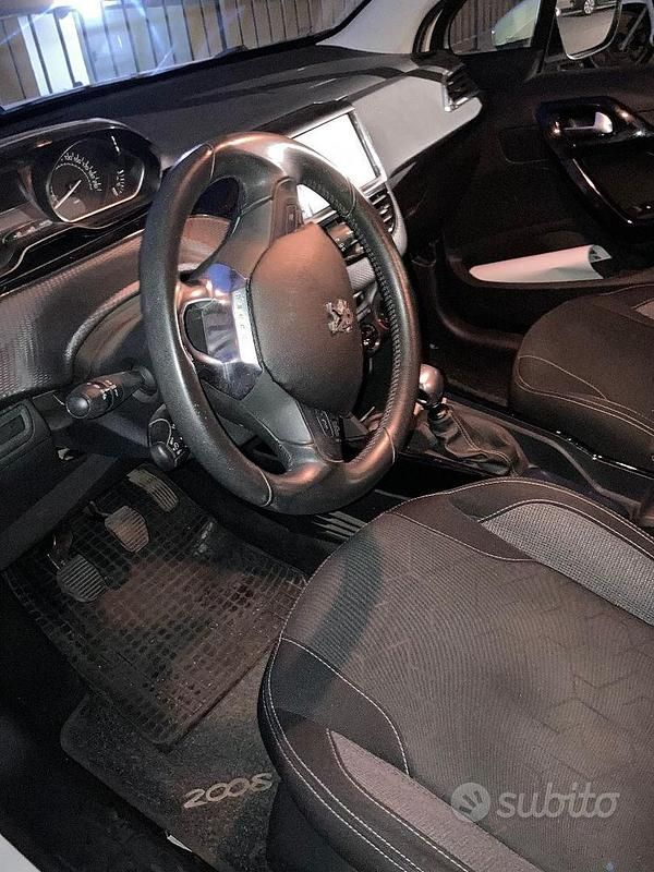 Usata Peugeot 2008 Active 110 CV (80 kW) 2019 Bianco SUV