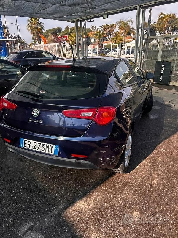 Usata Alfa Romeo Giulietta Distinctive 120 CV (88 kW) 2013 Blu Utilitaria