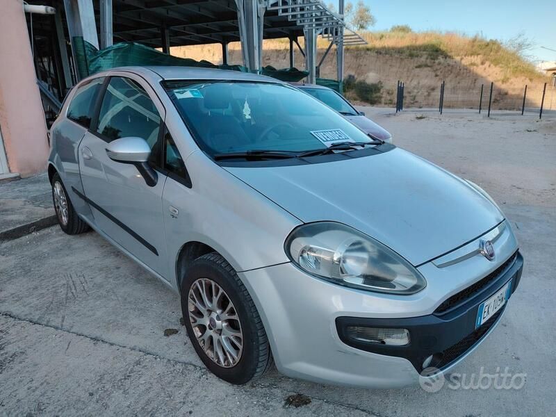 Usata Fiat Punto Evo Dynamic 69 CV (50 kW) 2011 Argento Utilitaria