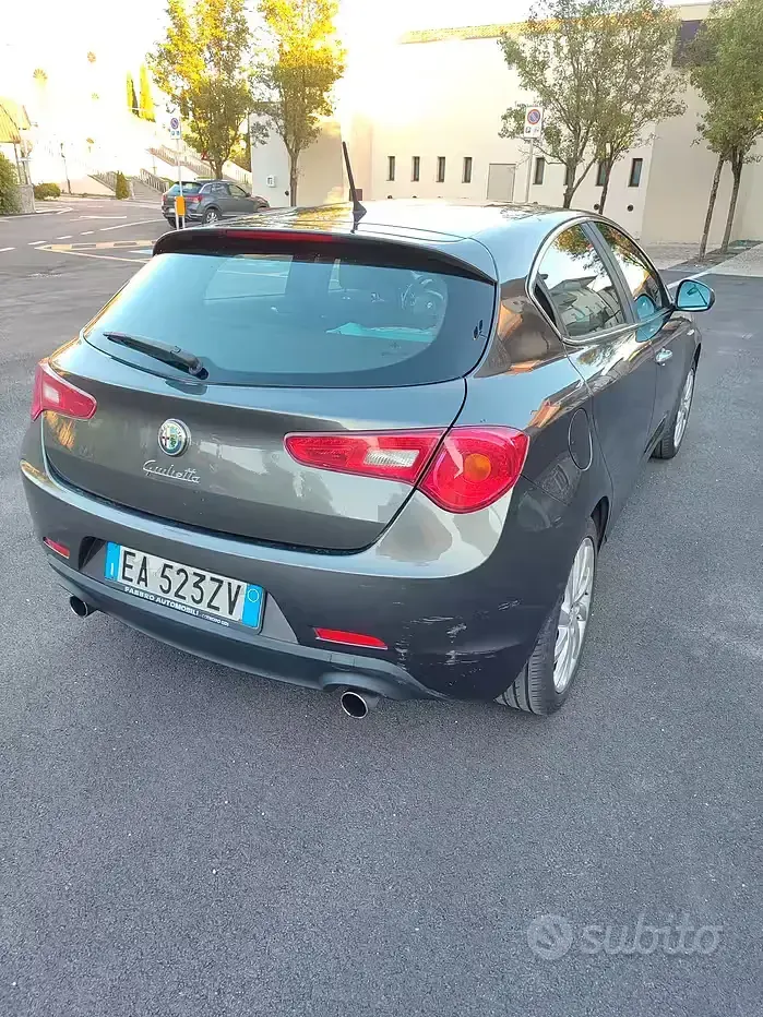 Usata Alfa Romeo Giulietta 170 CV (125 kW) 2010 Grigio Utilitaria