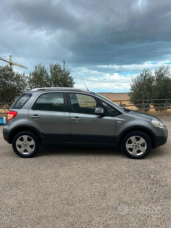 Grigio Usata 2007 Fiat Sedici Dynamic SUV | 4350 € (Buon prezzo) - Immagine 1/4