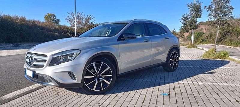 Usata Mercedes GLA180 Business 109 CV (80 kW) 2015 SUV