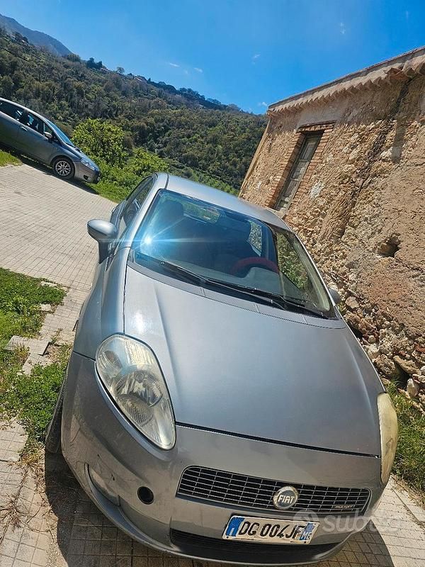 Usata Fiat Grande Punto 90 CV (66 kW) 2007 Grigio Utilitaria