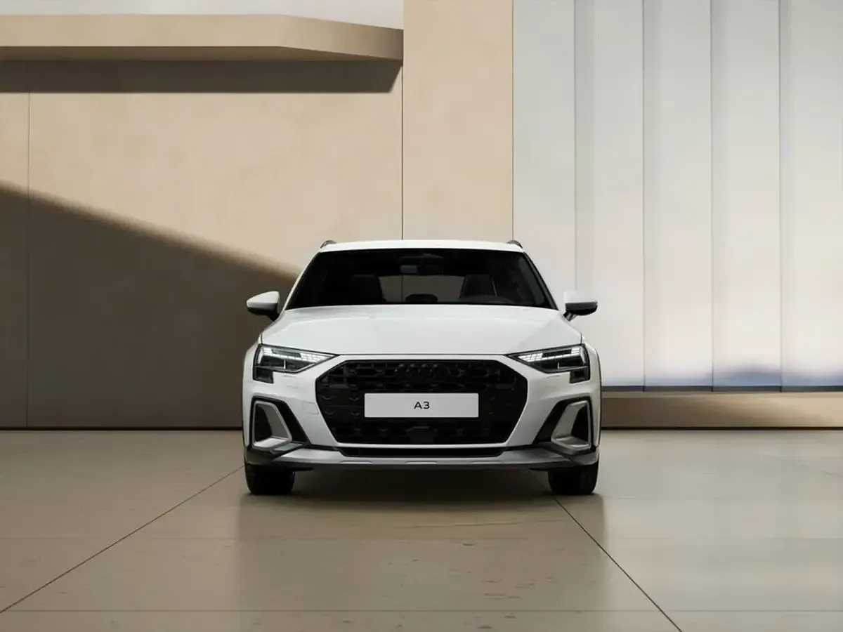 Nuova Audi A3 Ambiente 150 CV (110 kW) 2026 Bianco arkona Berlina