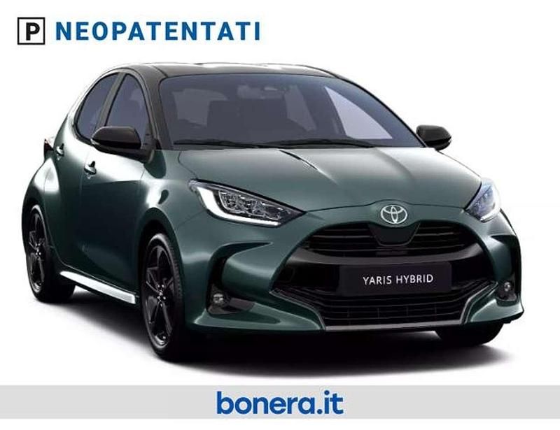 Nuova Toyota Yaris Hybrid Premium 131 CV (96 kW) 2026 Forest green & black Berlina