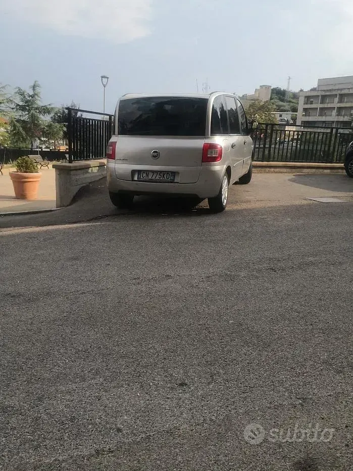 Usata Fiat Multipla 116 CV (85 kW) 2004 Grigio Monovolume