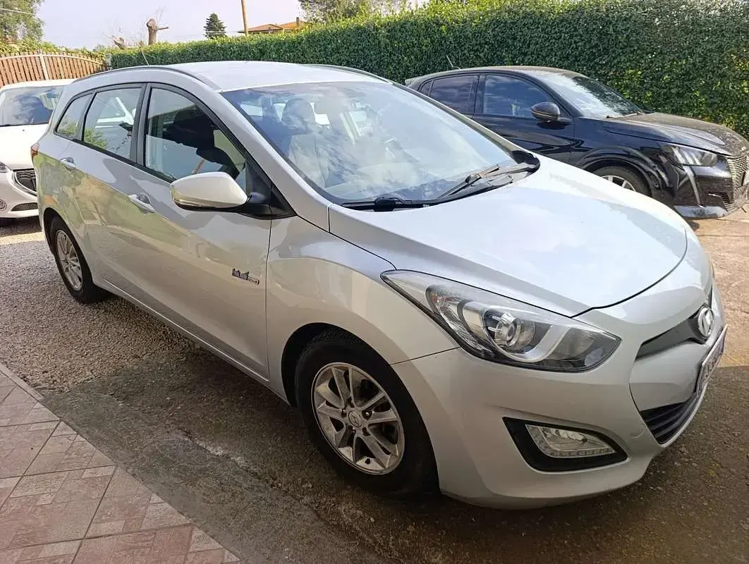Usata Hyundai i30 Comfort 110 CV (80 kW) 2013 Grigio Station wagon
