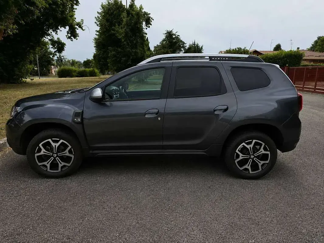 Usata Dacia Duster Prestige 116 CV (85 kW) 2019 Grigio SUV