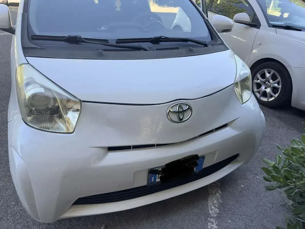 Usata Toyota iQ 68 CV (50 kW) 2009 Bianco Utilitaria